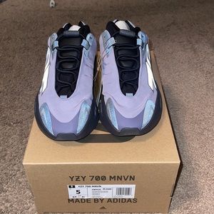 YEEZY 700 MNVM